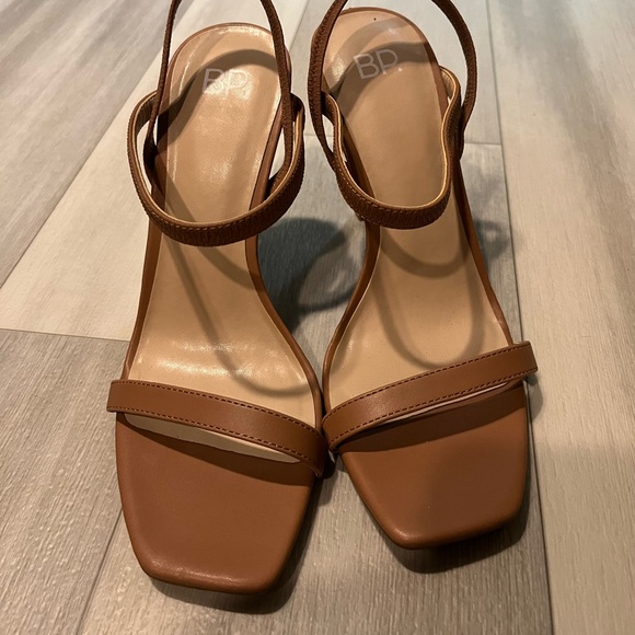 Heels - Picture 2 of 4